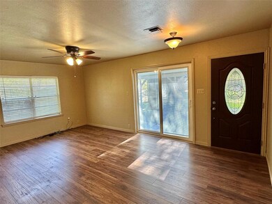 304 Line Dr, Gainesville, TX 76240 - photo 4