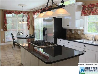 Large kitchen with plenty of room to prepare food 
