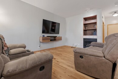 516 Clayton Cir, Sycamore, IL 60178 - photo 6