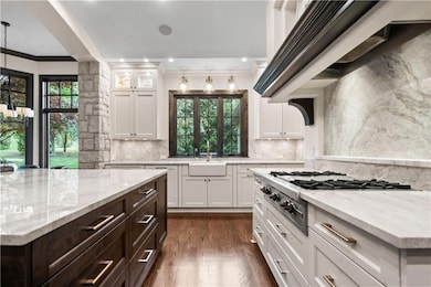 10408 Howe Ln, Leawood, KS 66206 - photo 7