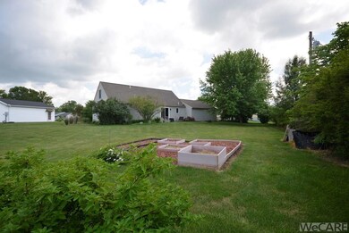 1207 Fernwood Dr, Wapakoneta, OH 45895 - photo 6