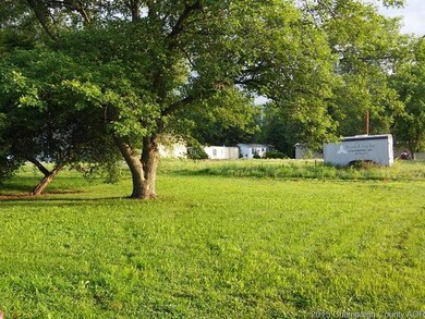 906 E Newkirk St, Tuscola, IL 61953 - photo 3