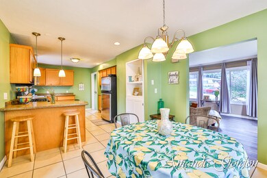 1611 Evergreen St-16