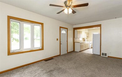 835 Maxwell St, Waterloo, IA 50701 - photo 5