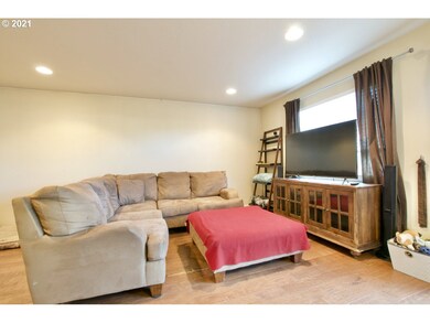 239 N Cedar St, Canby, OR 97013 - photo 5