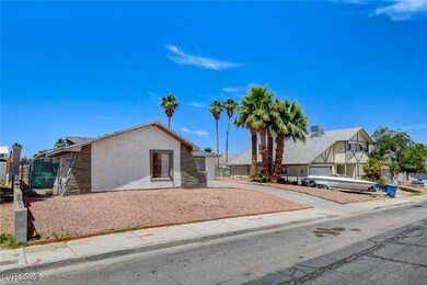 View of front of property with stucco siding, driv