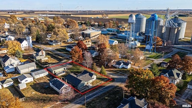 201 W Delavan St, New Holland, IL 62671 - photo 2