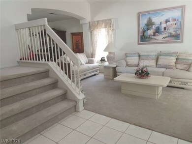 Entry area overlook living area