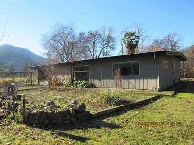401 Berglund St, Rogue River, OR 97537 - photo 2