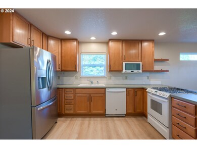 21332 Sayre Dr NE, Aurora, OR 97002 - photo 6