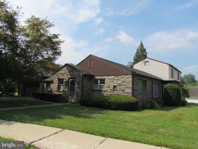 215 Maple Ave, Reading, PA 19607 - photo 5