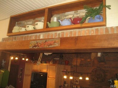 330 N 8th St, Allentown, PA 18102 - photo 5