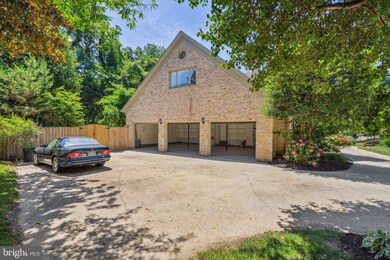 8001 Glengalen Ln, Chevy Chase, MD 20815 - photo 3