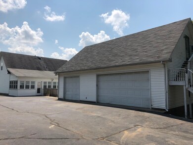 300 Woodland Dr, Shelbyville, TN 37160 - photo 2