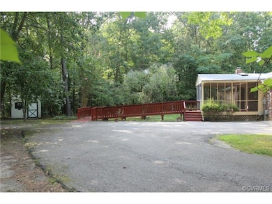 Rear view with detached shed, rear access to scree