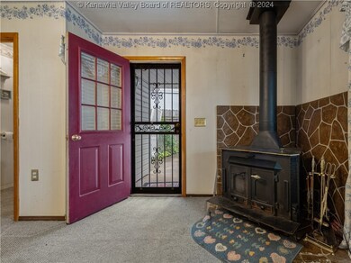 326 16th St, Dunbar, WV 25064 - photo 3