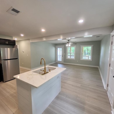 202 E Huggins St, Manning, SC 29102 - photo 5