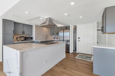 2323 N Central Ave-large-017-027-2323 N