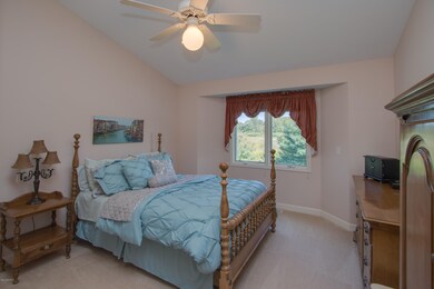 209_Round_Hill-07