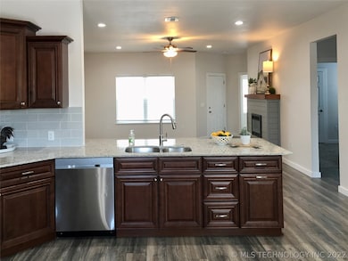 1117 E Richmond St, Broken Arrow, OK 74012 - photo 3