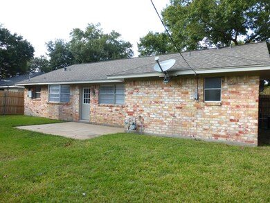 6015 Weeping Willow Rd, Houston, TX 77092 - photo 3