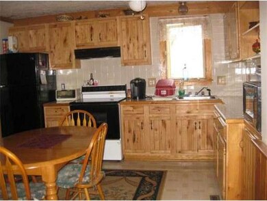 99 Lakeview Rd, Mansfield, MA 02048 - photo 2