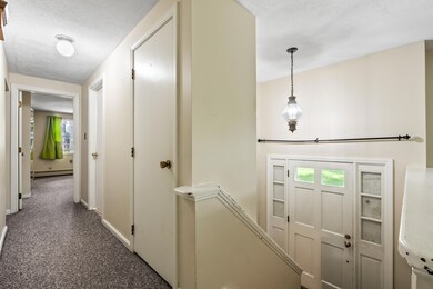 41 Thompson Front Foyer