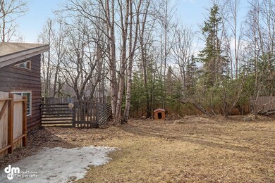 Fenced Yard 2990-SMALL