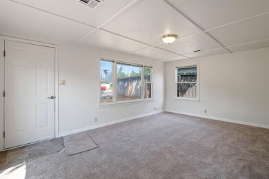 711 SW Laurel St, Grants Pass, OR 97526 - photo 4