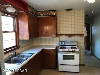 905 13th Ave S, Grand Forks, ND 58201 - photo 4