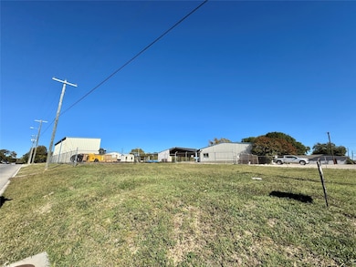 619 W Broadway St, Gainesville, TX 76240 - photo 3