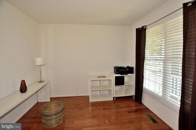 43073 Edgewater St, Chantilly, VA 20152 - photo 7