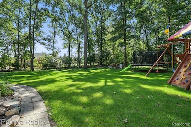 9446 Fair Oaks Dr, Goodrich, MI 48438 - photo 2