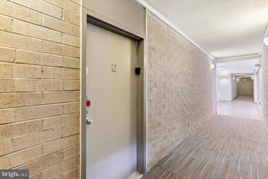 Americana Finnmark unit 706, Silver Spring, MD 20902 - photo 2