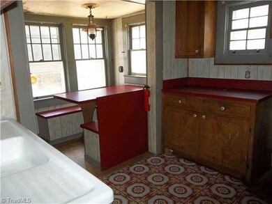 215 N Dogwood Ave, Siler City, NC 27344 - photo 4