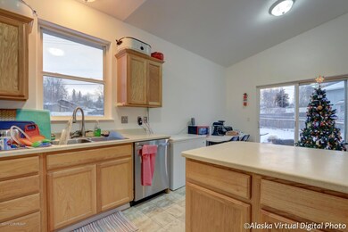 Kitchen / Dining Area