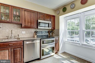 1332 Chetworth Ct, Alexandria, VA 22314 - photo 3