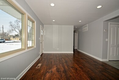 2093 Locust St, Des Plaines, IL 60018 - photo 3