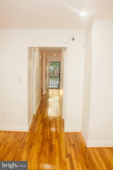 925 Division Ave NE, Washington, DC 20019 - photo 7