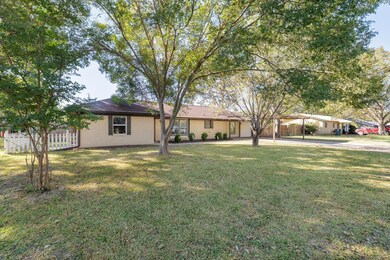 112 Maynard St, Bastrop, TX 78602 - photo 3