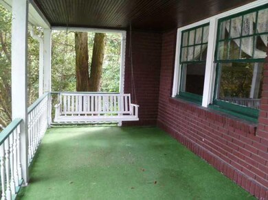 111 Milton St, Aliquippa, PA 15001 - photo 4