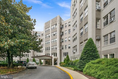 Woodley Park Towers unit 528, Washington, DC 20008 - photo 2