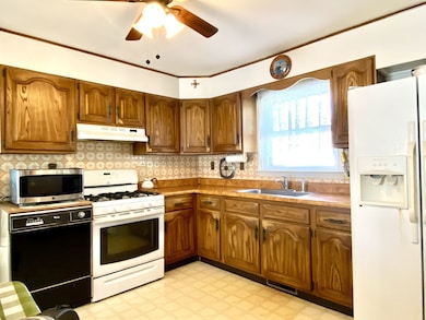 70 Stillman Rd, Wethersfield, CT 06109 - photo 5