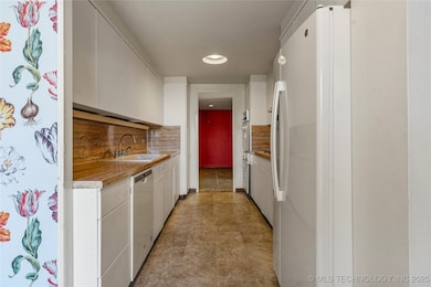 2300 Riverside Dr unit E, Tulsa, OK 74114 - photo 7