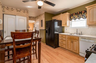 Eat-in Kitchen