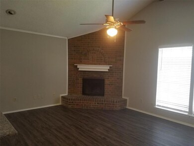 605 Lost Springs Ct unit A, Arlington, TX 76012 - photo 3