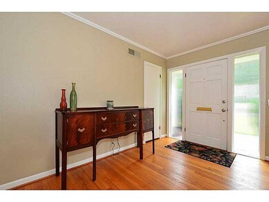 Entry/Foyer.