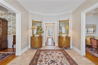 Entrance foyer with light parquet floors and crown