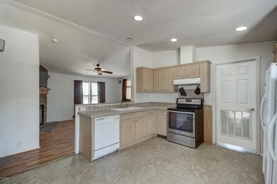 2944 W Tepee St-23