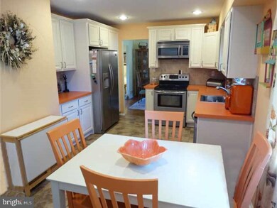 21 Bernard Dr, Morrisville, PA 19067 - photo 6